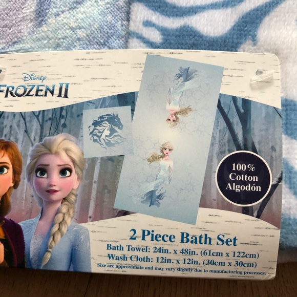 Disney Frozen II 4 pc Towel Set Bundle - Picture 2 of 4